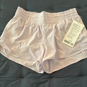 Hotty hot high rise 2.5” inseam lavender dew NWT